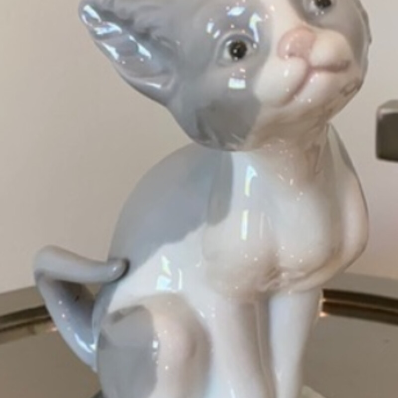 Lladro Feed Me Cat