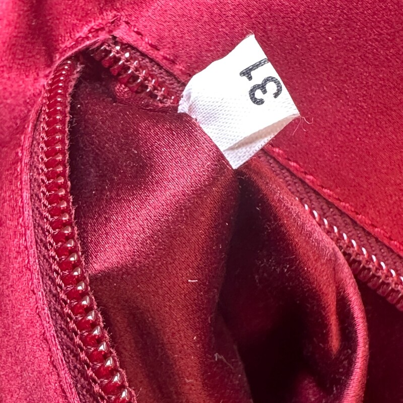 Prada Cinghiale Trimmed Canapa Bowler Bag<br />
<br />
Factory Code: 31<br />
<br />
Dimensions: 13 L x 7 H inches<br />
<br />
In very good condition. Some scratches on the leather.<br />
<br />
Comes with the original dust bag and box.