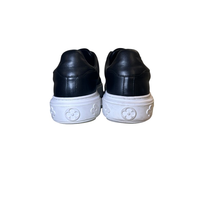 Louis Vuitton Timeout Black<br />
<br />
Size: 37<br />
<br />
Code: FA1201<br />
<br />
In good condition. Light creasing and scuffs to the sneakers.<br />
<br />
Does not come with the original dust bag or box.