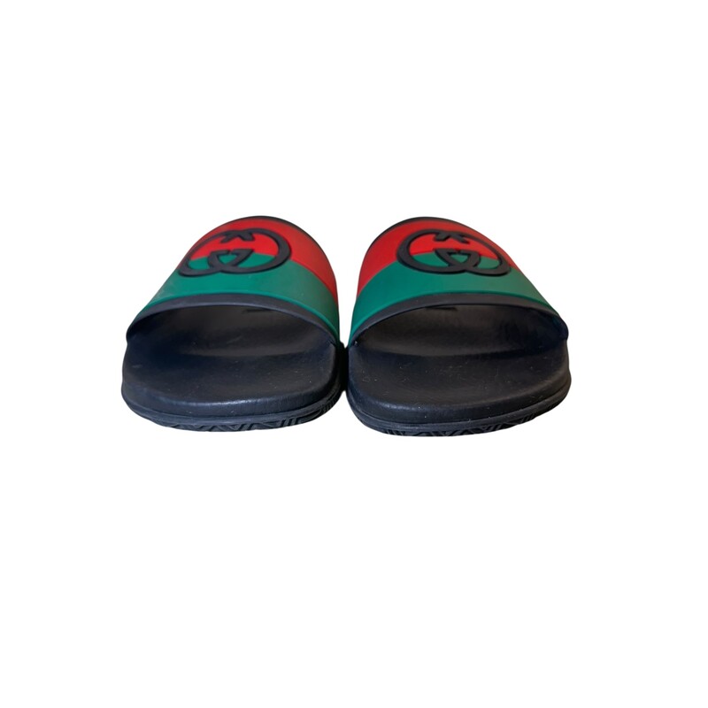 Gucci Interlocking Rubber Slides Red & Green<br />
<br />
Size: 39<br />
<br />
Style number: 655461 1160<br />
<br />
In very good condition. Some minor scuffs on the rubber<br />
<br />
Does not come with the original dust bag or box.