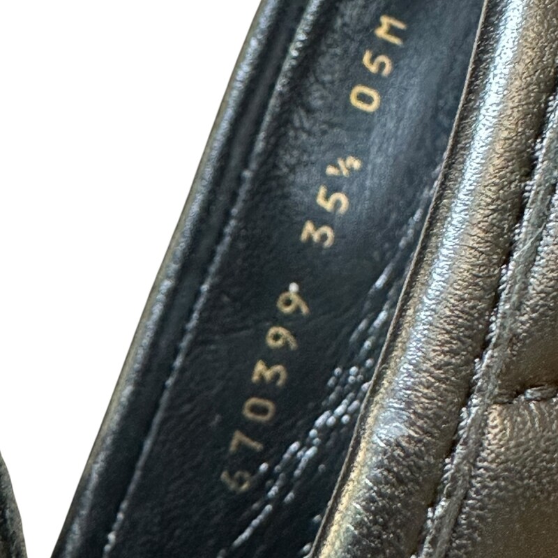 Gucci Marmont Loafer Black<br />
<br />
Size 35.5<br />
<br />
Code: 670399<br />
<br />
In very good condition.<br />
<br />
Does not come with the original dust bag or box.