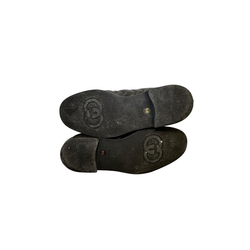 Gucci Marmont Loafer Black<br />
<br />
Size 35.5<br />
<br />
Code: 670399<br />
<br />
In very good condition.<br />
<br />
Does not come with the original dust bag or box.