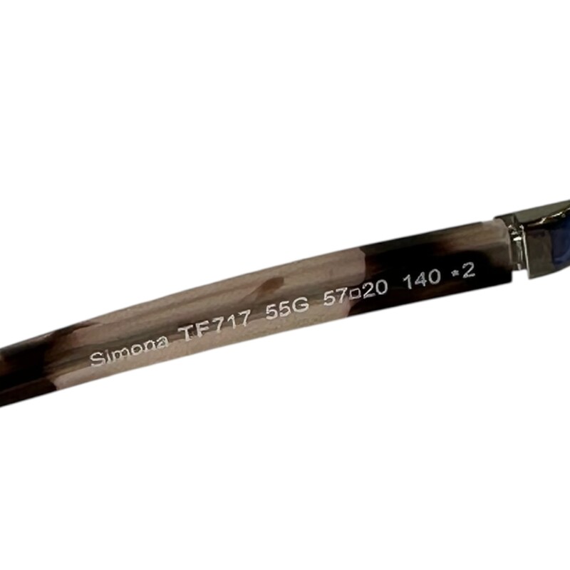 Tom Ford Simona tortoise light pink sunglasses<br />
<br />
Style Code: TF 717<br />
<br />
<br />
In very good condition. Some minor scratches on the lenses.<br />
<br />
Comes with the original case. No box.