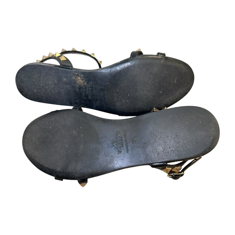 Valentino Rockstud Sandals Black<br />
<br />
Size 36<br />
<br />
In very good condition. Light scratching to the plastic.<br />
<br />
Does not come with original dust bag or box.