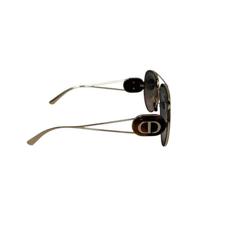 Dior Bobby  Aviator Square Sunglasses<br />
<br />
Style: Dior Bobby<br />
<br />
In very good conditon. Minor scratching on the lenses.<br />
<br />
Does not come with the original dust bag or case.