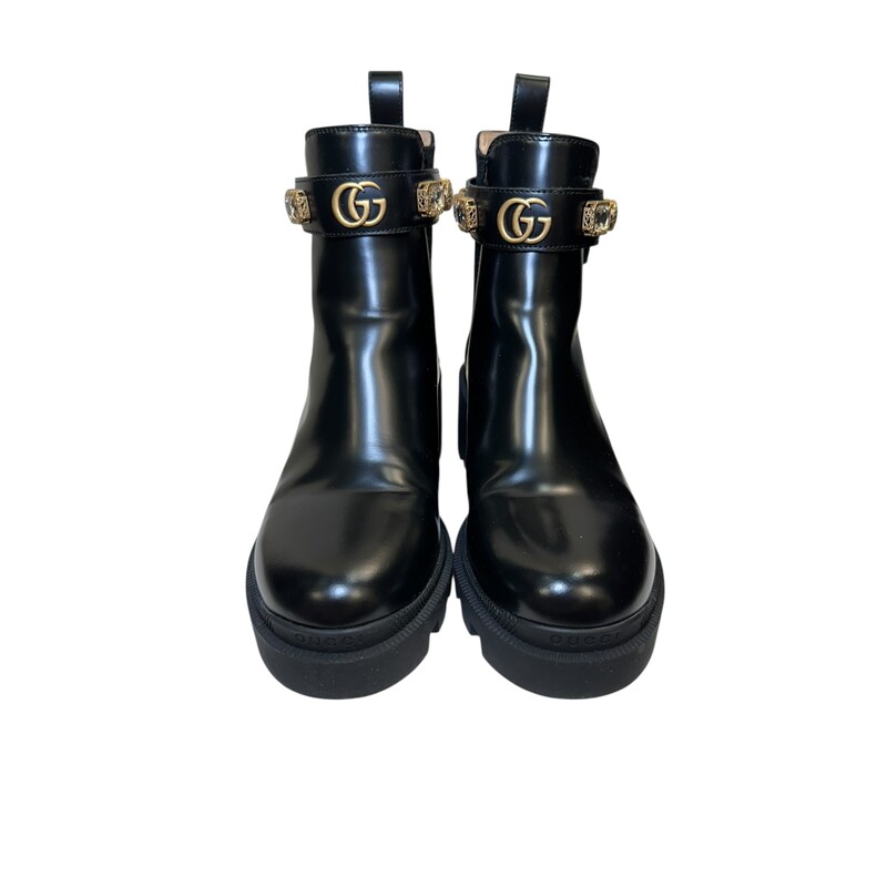 Gucci Magnum Crystal Black Leather Boots<br />
<br />
Size :38.5<br />
<br />
In very good coniditon. Light scuffing.<br />
<br />
Comes with the original dust bag and box.