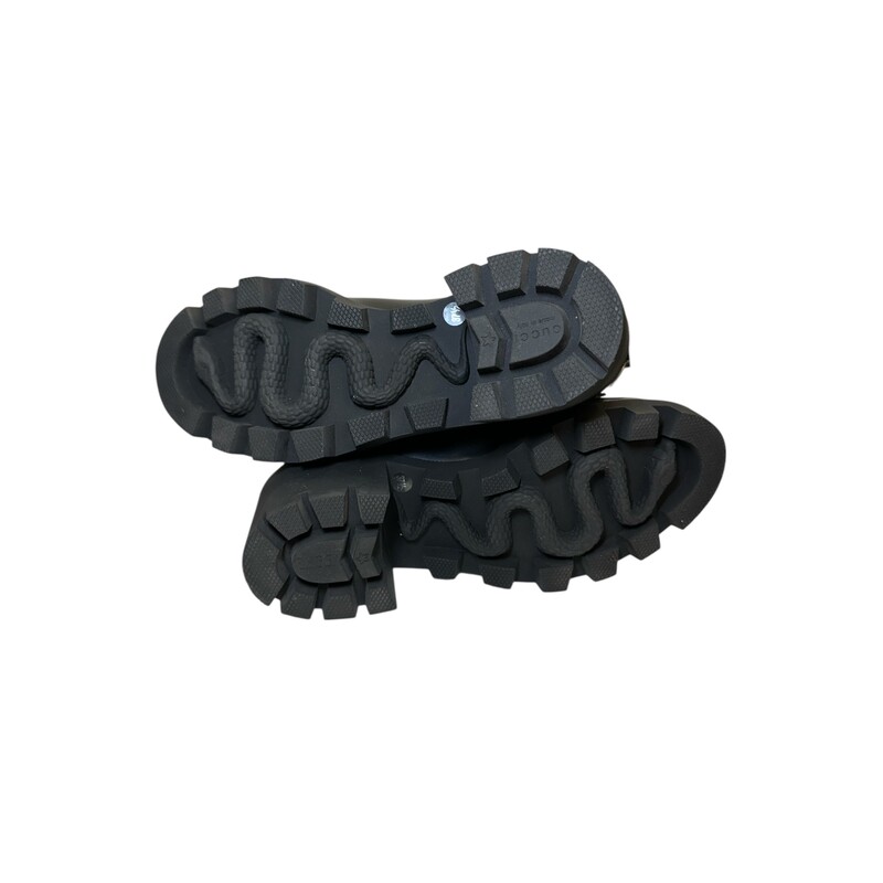 Gucci Magnum Crystal Black Leather Boots<br />
<br />
Size :38.5<br />
<br />
In very good coniditon. Light scuffing.<br />
<br />
Comes with the original dust bag and box.