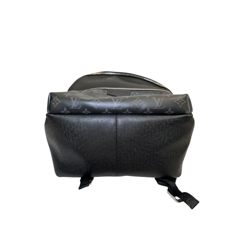 Louis Vuitton Discovery Taigrama Backpack<br />
<br />
Date Code: Microchip<br />
<br />
Dimensions: 11.4 L x 15 H x 7.9 W inches<br />
<br />
In excellent condition. Like new<br />
<br />
<br />
Does not come with the original dust bag or box.