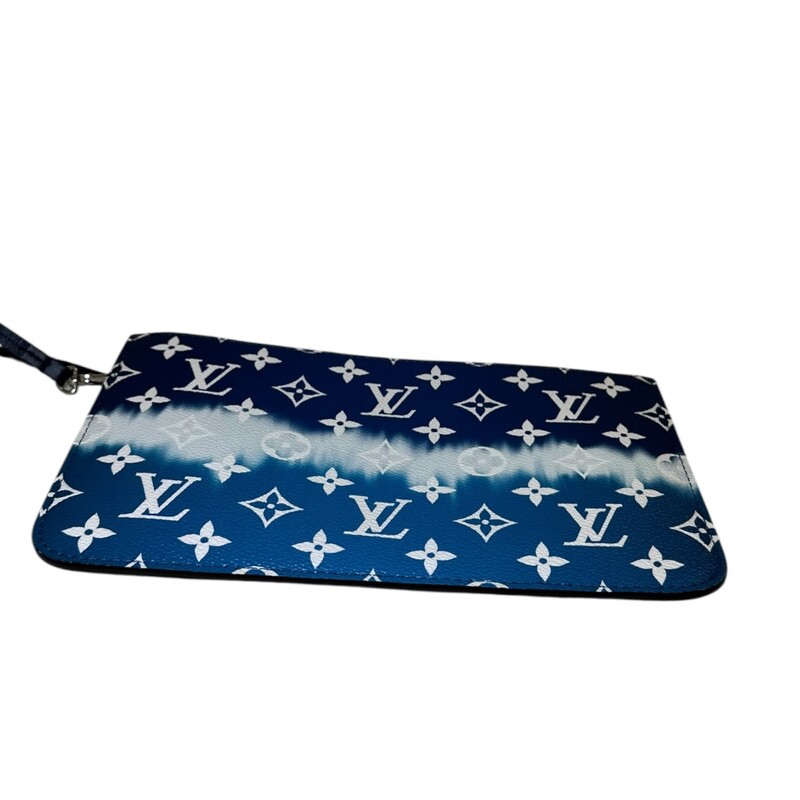 Louis Vuitton Escale Monogram Pouchette<br />
<br />
Date Code:SD2250<br />
<br />
Dimensions: 10 L x 6 H inches<br />
<br />
In very good condition. Some minor marks inside the interior.<br />
<br />
Does not come with the original dust bag or box.