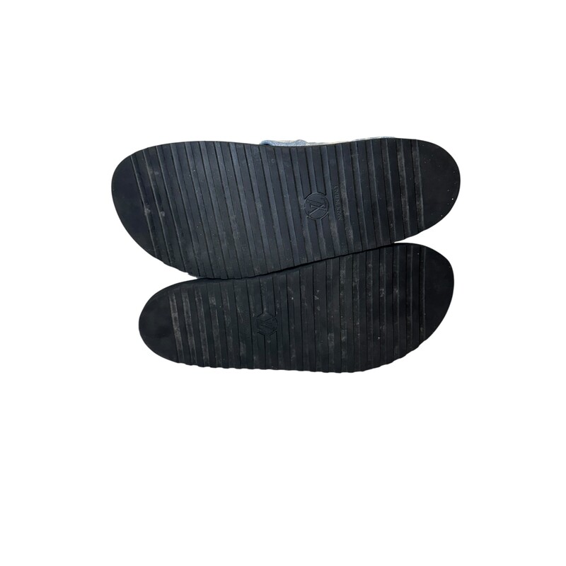 Louis Vuitton Cosy Comfort Denim Mules<br />
<br />
Size 40<br />
<br />
Code: SC1212<br />
<br />
In very good condition. Light scuffs to bottom<br />
<br />
Comes with original bx and dust bag.