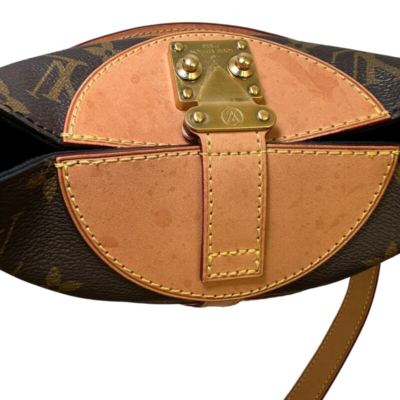 Louis Vuitton Duffle Bag Monogram<br />
<br />
Chipped<br />
<br />
Dimensions:<br />
<br />
In very good condition. Light wear to the interior and the leather staining.<br />
<br />
Does not come with the original dust bag or box.