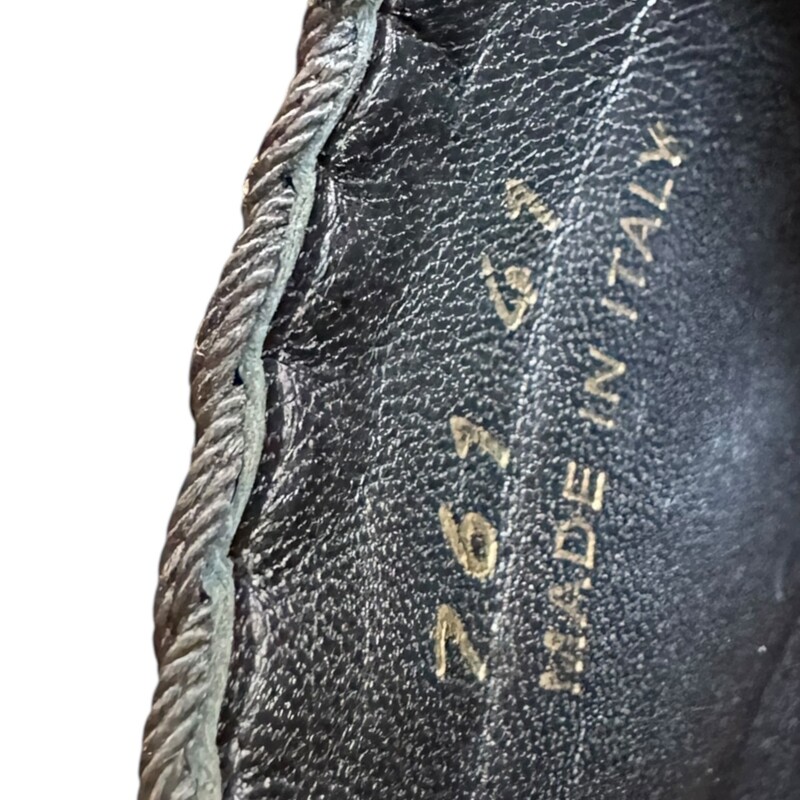Prada Woven Flatform  Raffia Slides<br />
<br />
Style Code:761<br />
<br />
Size 41<br />
<br />
In very good condition. Light wear on bottoms.<br />
<br />
Does not come with the original dust bag or box.
