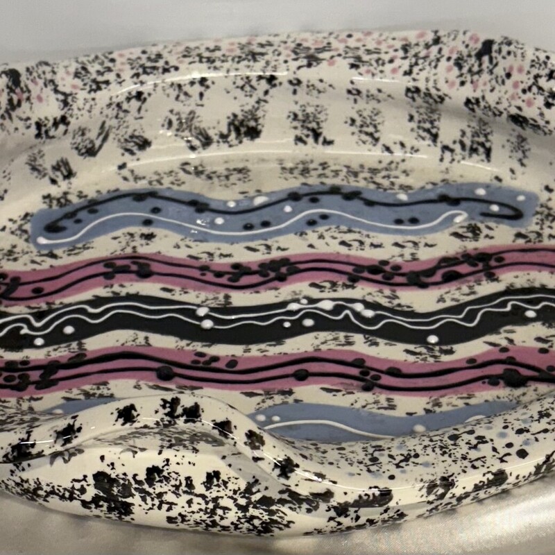 Ruffle Rim Abstract Dish