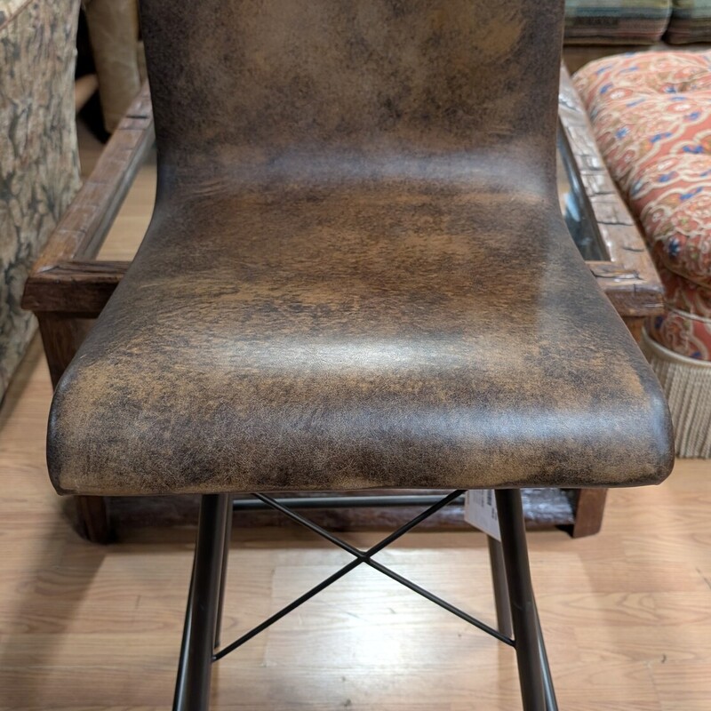 Four Hands Diaw Swivel, Brown Leather
17 x 17 x 44h
SH 30in high
