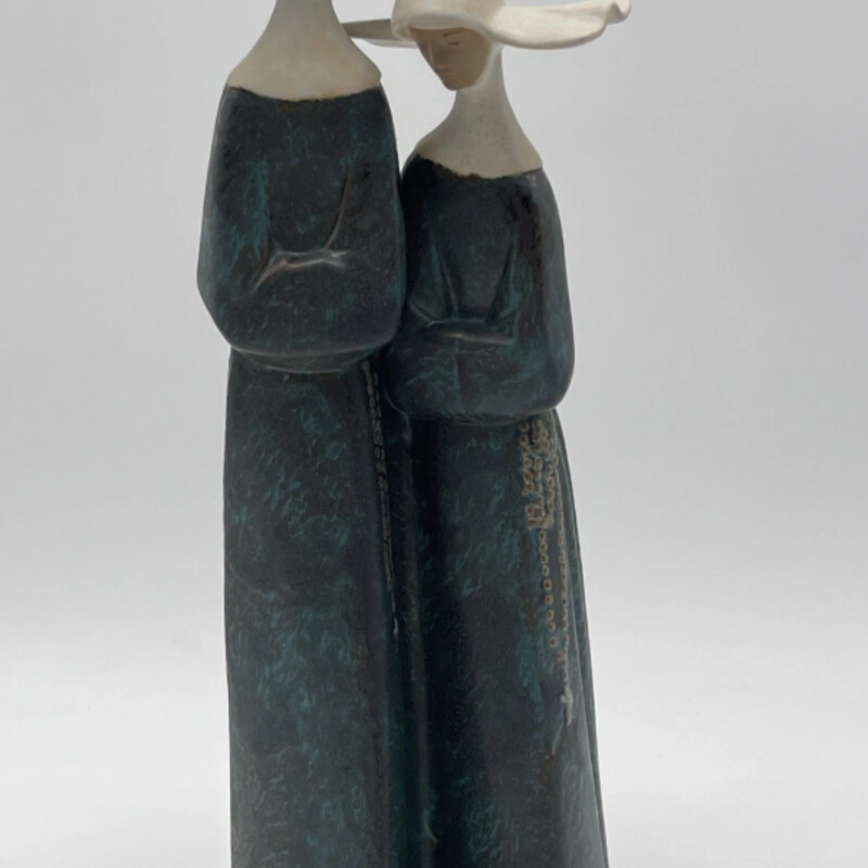 Lladro 2 Nuns Figurine
Gray Tan Blue White Size: 5 x 13H
