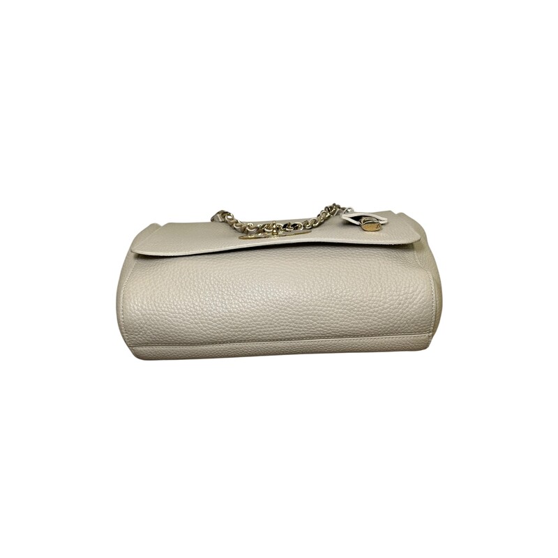 Mulberry Lily Medium Shoulder Bag<br />
<br />
In very good condition. Has pen mark in the inside pocket.<br />
<br />
Does not come with original dust bag or box.