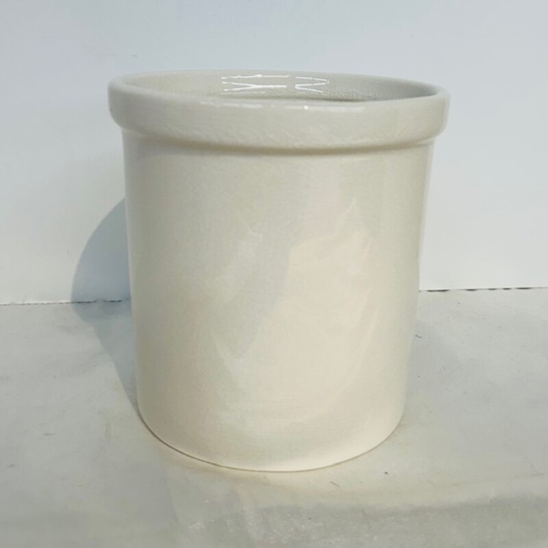 Pottery Barn Ceramic Crackle Crock
Cream Size: 5.5 x 6H
Larger crock sold separately