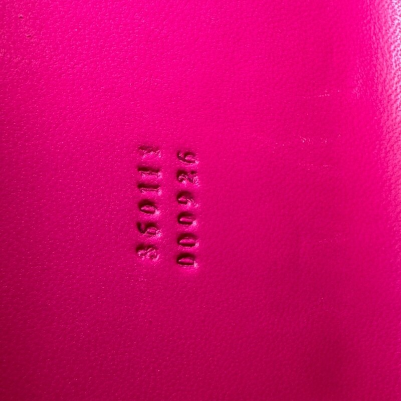 Alexander Mcqueen Union Jack Skull Pink Clutches<br />
<br />
Style Code: 260111 000926<br />
<br />
Dimensions: 6L x 4H inches<br />
<br />
In very good condition. Some scratching of the hardware.<br />
<br />
Does not come with the original dust bag or box.