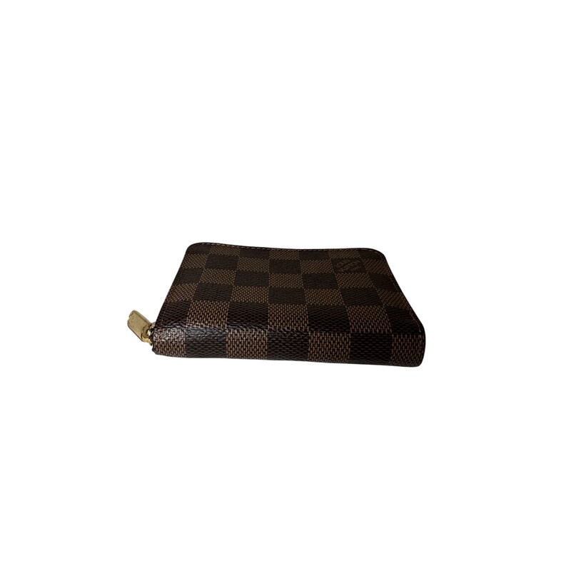 Louis Vuitton Damier Ebene Compact WAllet<br />
<br />
Date Code: Microchip<br />
<br />
Dimensions: 4 L x 3 H inches<br />
<br />
In very good condition. Very faint marks on the hardware.<br />
<br />
Comes with the original dust and box.