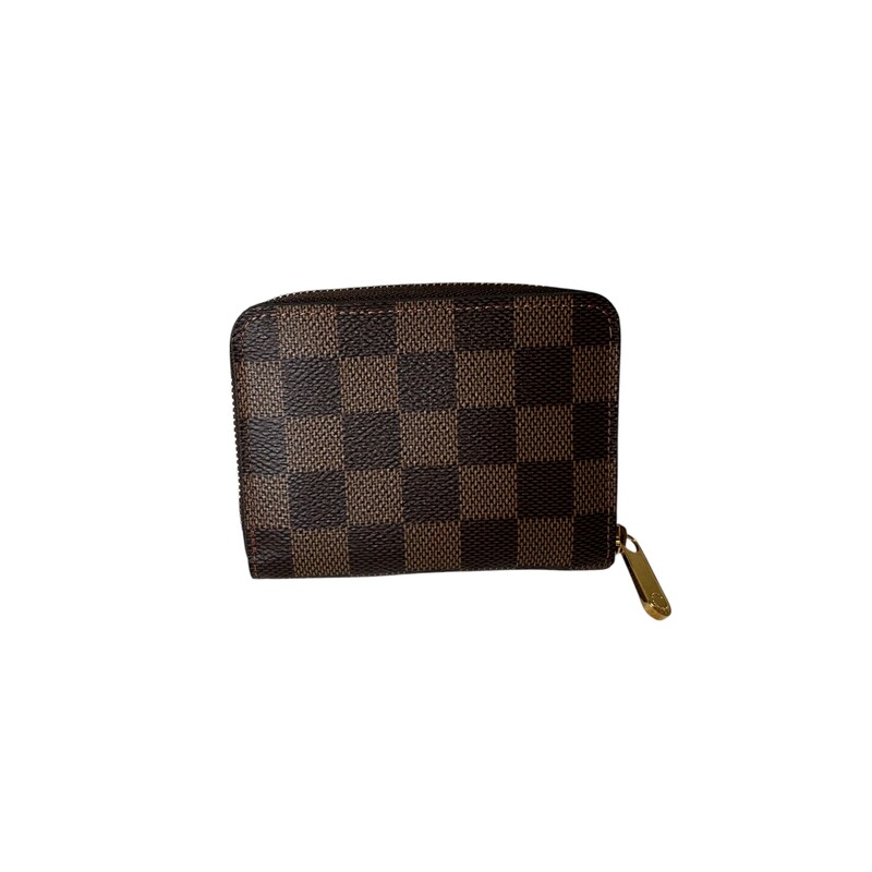 Louis Vuitton Damier Ebene Compact WAllet<br />
<br />
Date Code: Microchip<br />
<br />
Dimensions: 4 L x 3 H inches<br />
<br />
In very good condition. Very faint marks on the hardware.<br />
<br />
Comes with the original dust and box.