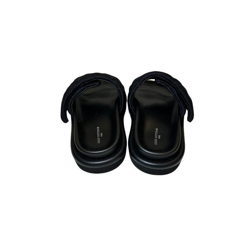 Louis Vuitton Pillow Mules<br />
<br />
Size: 36<br />
<br />
Style Code: MA0222<br />
<br />
In excellent condition. Some faint marks on the rubber soles<br />
<br />
Comes with the original dust bag and box.