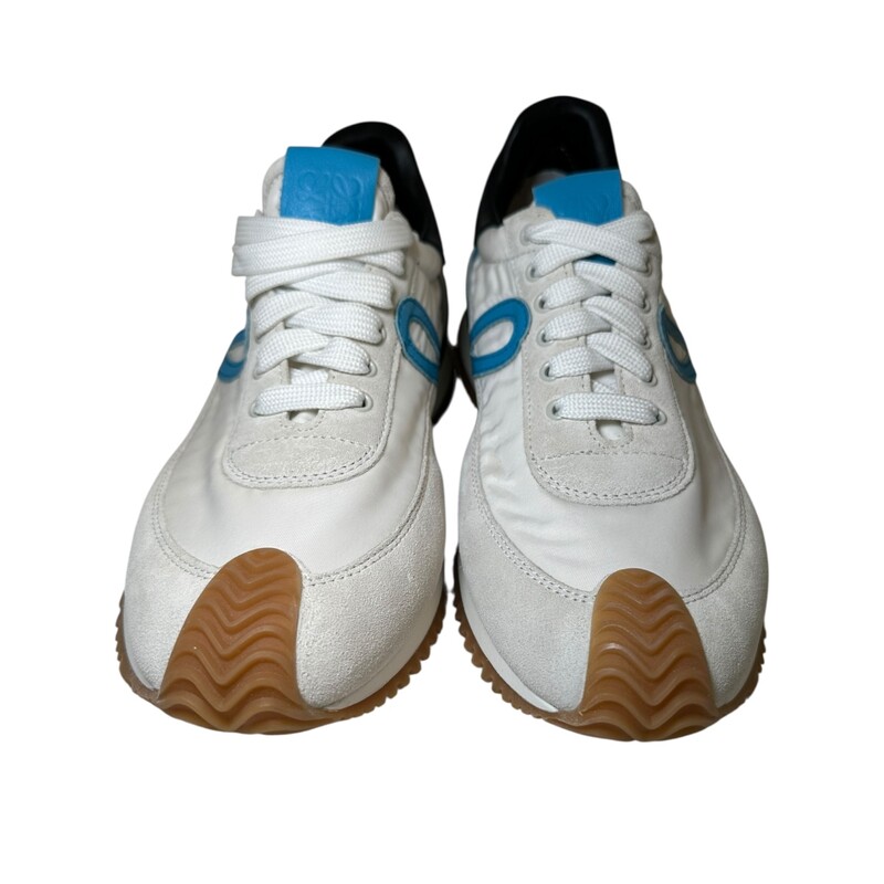 Loewe Flow Runner Nylon Suede Multicolor Sneakers<br />
<br />
Size 38<br />
<br />
Style Number:592309<br />
<br />
In very good condition.Minor marks inside the interior.<br />
<br />
Does not come with ther original dust bag or box.