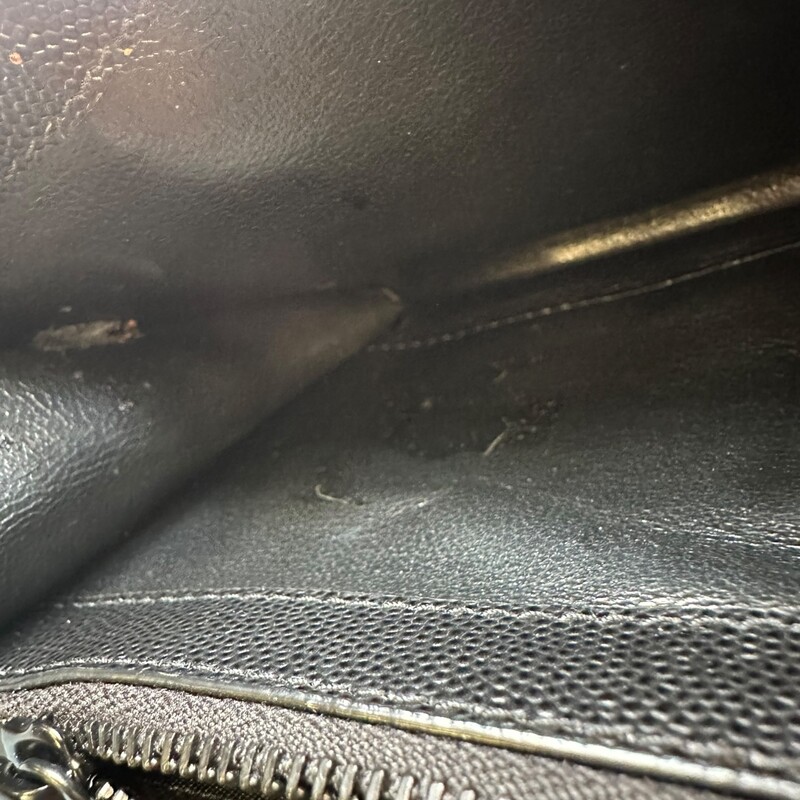 Saint Laurent Cassandre Black Woc<br />
<br />
Serial Code:GUE377828.0121<br />
<br />
Dimensions:8.5 L x 5.5 H inches<br />
<br />
In very good condition. Light scratching on the hardware. Scratching on inside.<br />
<br />
Does not come with the original dust bag or box