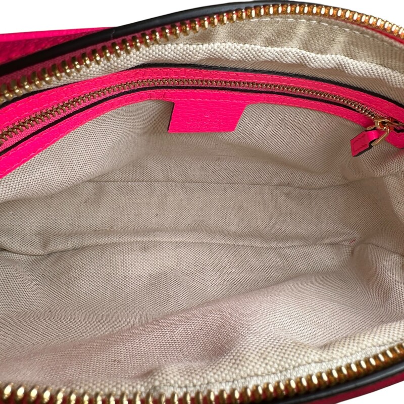 Gucci Flora Canvas Bag Pink trim<br />
<br />
Style Code:550147 493492<br />
<br />
Dimensions:9L x 6 H inches<br />
<br />
In very good condition. Some minor scratching of the hardware and some interior marks<br />
<br />
Does not come with the orignal dust bag or box..