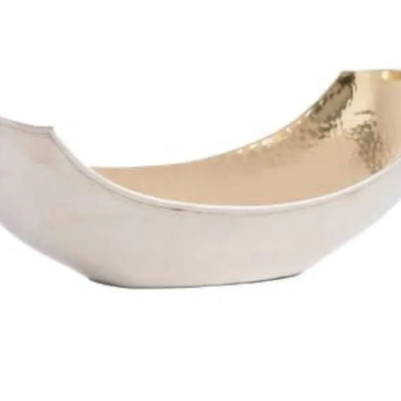 Arteriors Swain Bowl
Polished Nickel Exterior and Brass Interior
Silver Gold
Size: 17x8x6H
As Is- Minor Surface Scratch
Retail $385