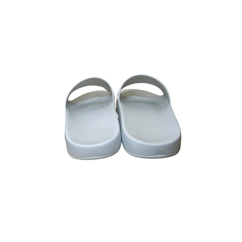 Givenchy Logo Slides<br />
<br />
Size: 37<br />
<br />
Style Number: ES 0271<br />
<br />
In very good condition. Some marks on the bottom of the shoes.<br />
<br />
Does not come with the original dust bag or box.