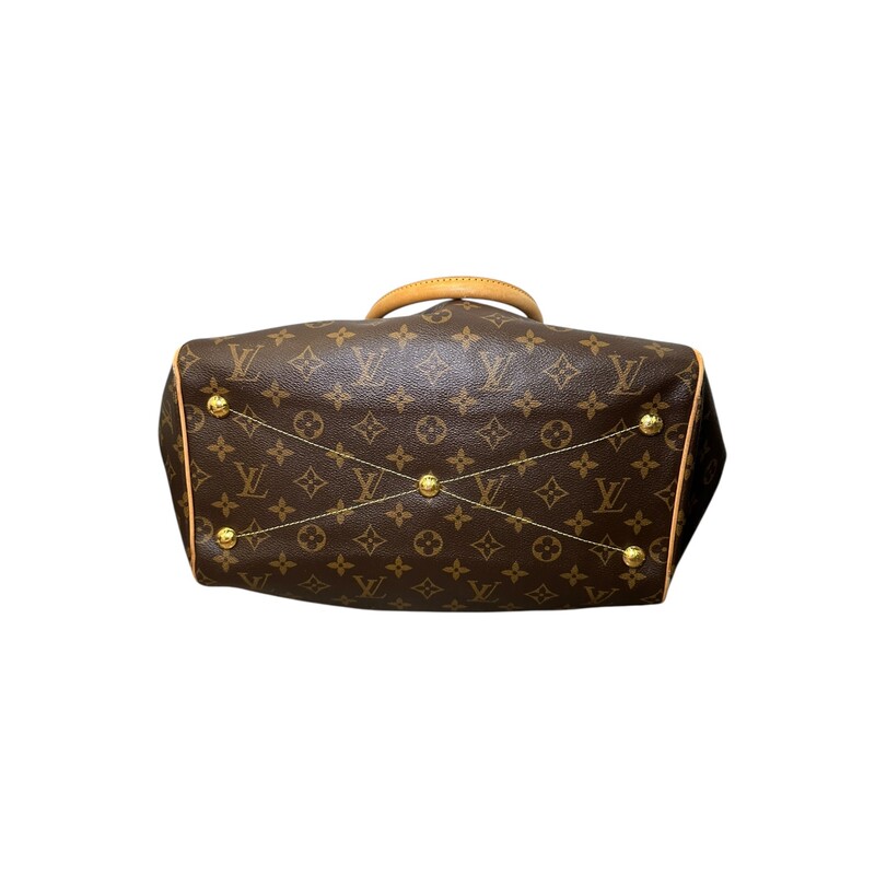 Louis Vuitton Tivoli Monogram GM

Date Code:MB2171

Dimensions:13 W x 11H x 7 D inches

In very good condition. Some marks on the leather.

Does not come with the original dust bag or box.