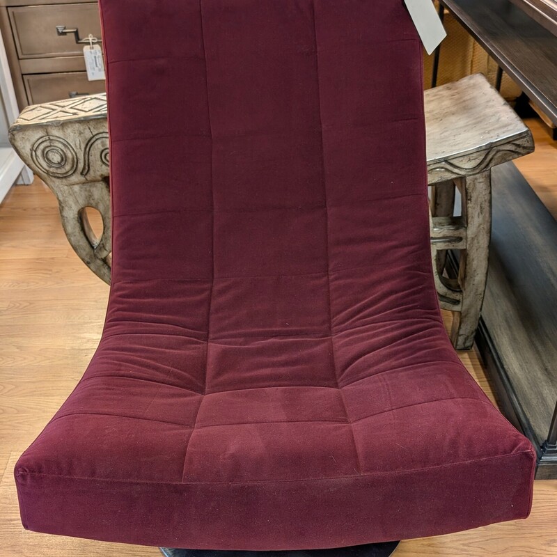 Lee Industries Modern Swivel, Plum, Chrome
28 x 30 x 34.5h SH15h