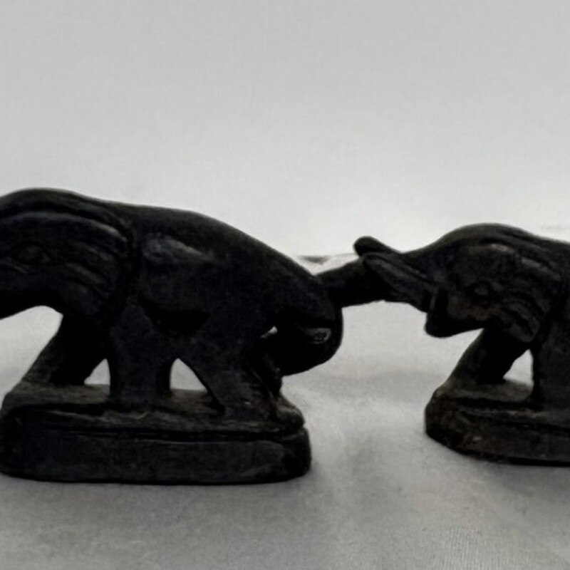 S5Trunk Linked Elephants