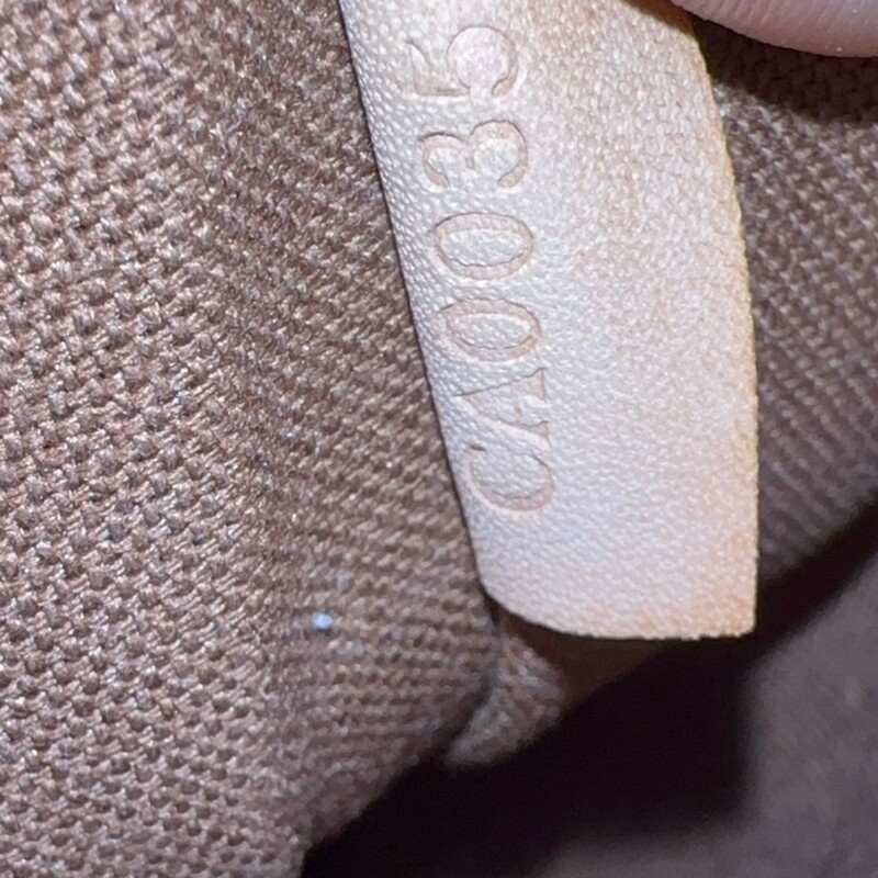 Louis Vuitton Gange Pochette Monogram<br />
<br />
Date Code:CA0036<br />
<br />
Dimensions:<br />
Base length: 5 in<br />
Height: 8.75 in<br />
Width: 2 in<br />
Drop: 20.5 in<br />
<br />
In good condition. Wear to the exterior piping and leather.<br />
<br />
Does not come with the original dust bag or box.