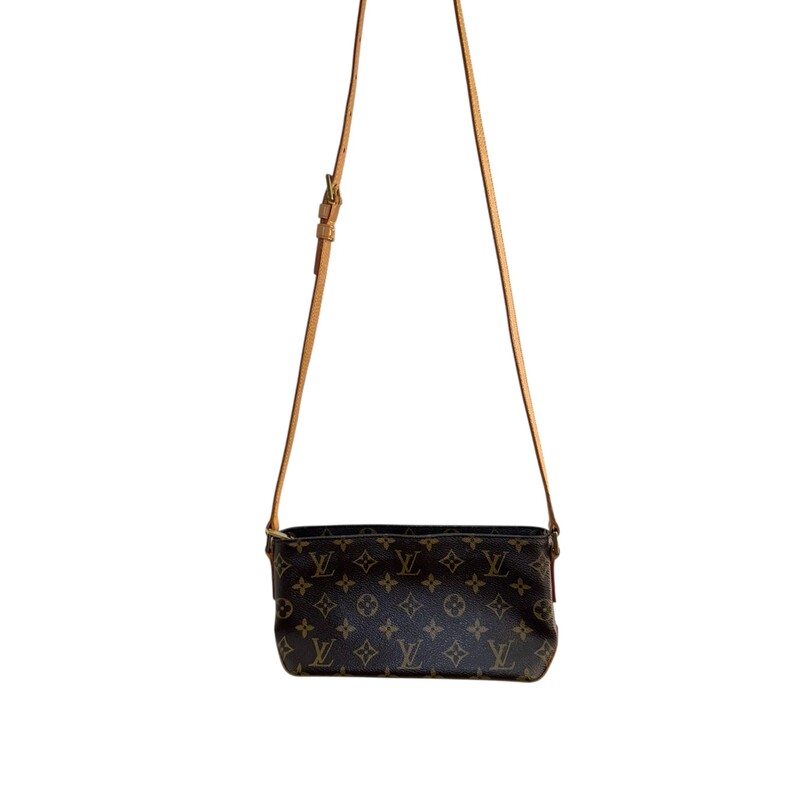 Louis Vuitton Trotteur Monogram Crossbody<br />
<br />
Dimensions:<br />
Base length: 9 in<br />
Height: 5 in<br />
Width: 2.75 in<br />
Drop: 22 in<br />
<br />
In very good condition. Light wear to leather.<br />
<br />
Does not come with the original dust bag or box.