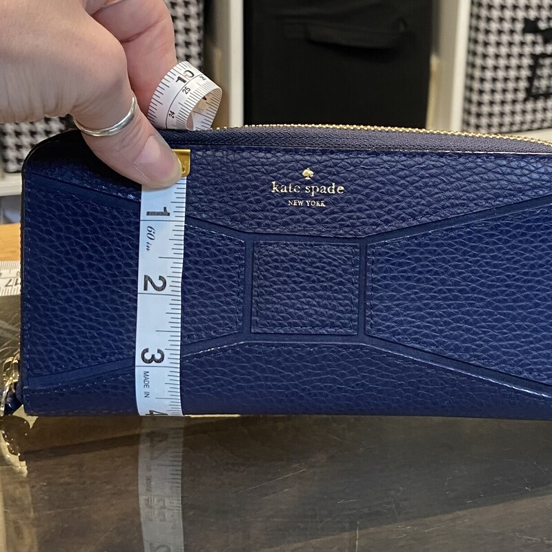 EUC Blue Pbble Bow Wallet
Blue
Size: Leather