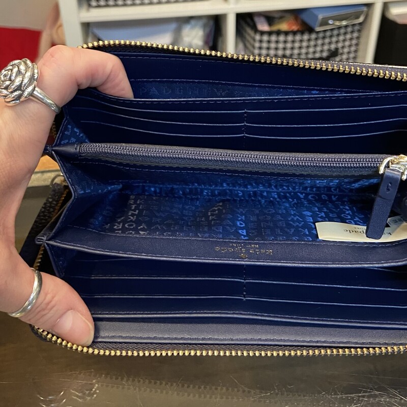 EUC Blue Pbble Bow Wallet
Blue
Size: Leather