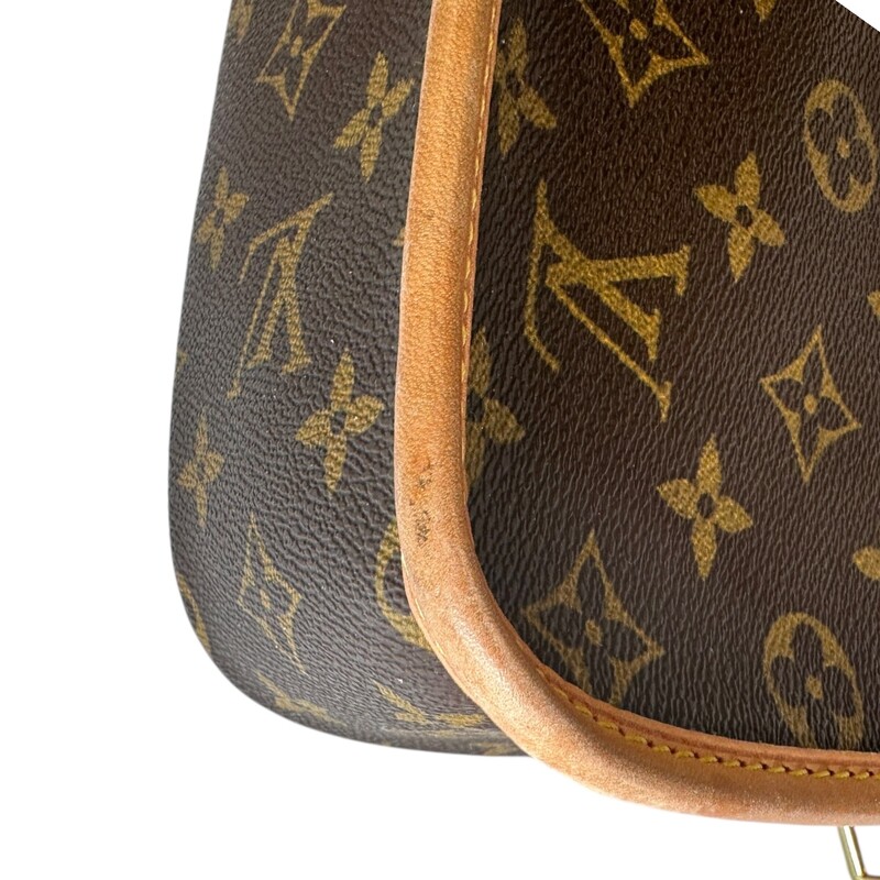 Louis Vuitton Sologne Monogram Crossbody<br />
<br />
Date Code: TJ1100<br />
<br />
Dimensions:<br />
Base length: 10.5 in<br />
Height: 7 in<br />
Width: 3.5 in<br />
Drop: 20.5 in<br />
<br />
In very good condition. Light patina and water marks on the leather.<br />
<br />
Does not come with the original dust bag or box.
