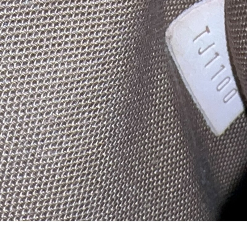Louis Vuitton Sologne Monogram Crossbody<br />
<br />
Date Code: TJ1100<br />
<br />
Dimensions:<br />
Base length: 10.5 in<br />
Height: 7 in<br />
Width: 3.5 in<br />
Drop: 20.5 in<br />
<br />
In very good condition. Light patina and water marks on the leather.<br />
<br />
Does not come with the original dust bag or box.