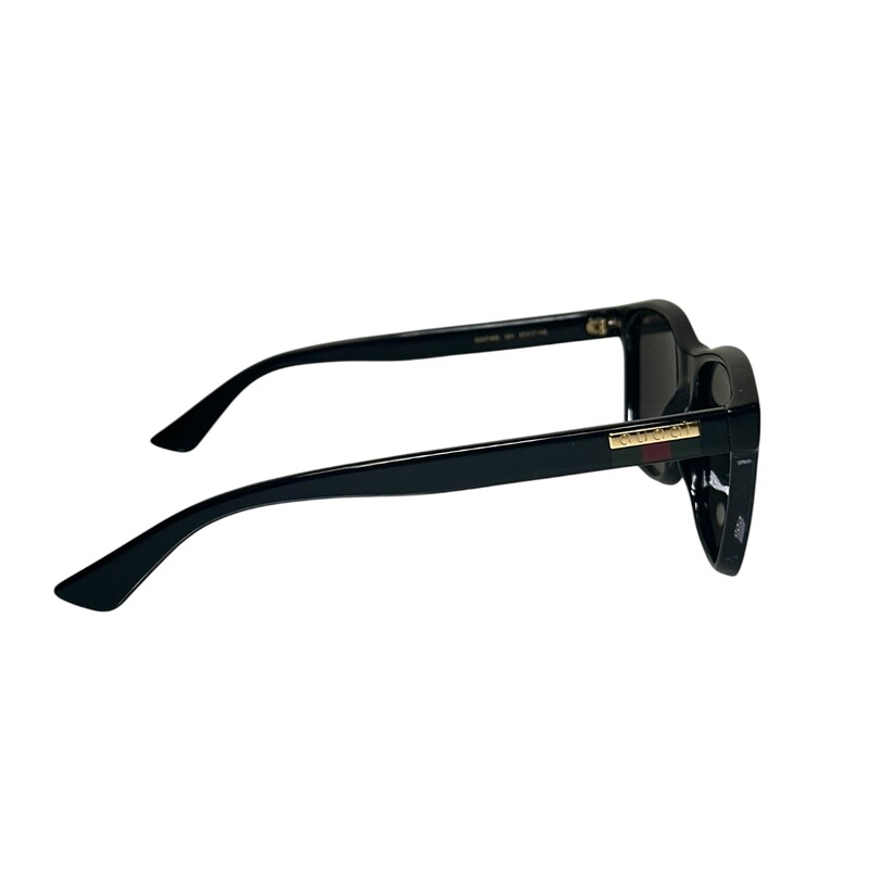 Gucci GG074S Black Sunglasses<br />
<br />
Light scratching to the lens.<br />
<br />
Comes with the original case.