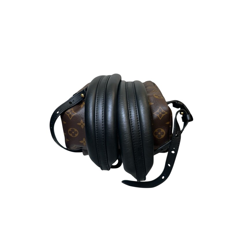 Louis Vuitton Palm Springs PM Monogram<br />
<br />
Date Code: TX3129<br />
<br />
Dimensions:<br />
Base length: 8 in<br />
Height: 12 in<br />
Width: 3.75 in<br />
Drop: 2 in<br />
Drop: 13 in to 0.00 in<br />
<br />
In excellent condition. Light creasing to canvas. Light scuffs on hardware.<br />
<br />
Comes with the original dust bag. No box.