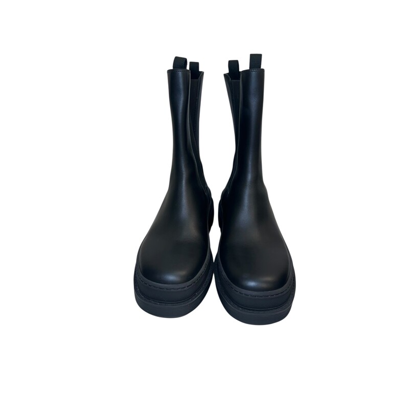 Dior Trial Chelsea Boots

Size 39

Style Code: MT 39

In very good condition, Light creasing of the leather.

Does not come with the original dust bag or box.