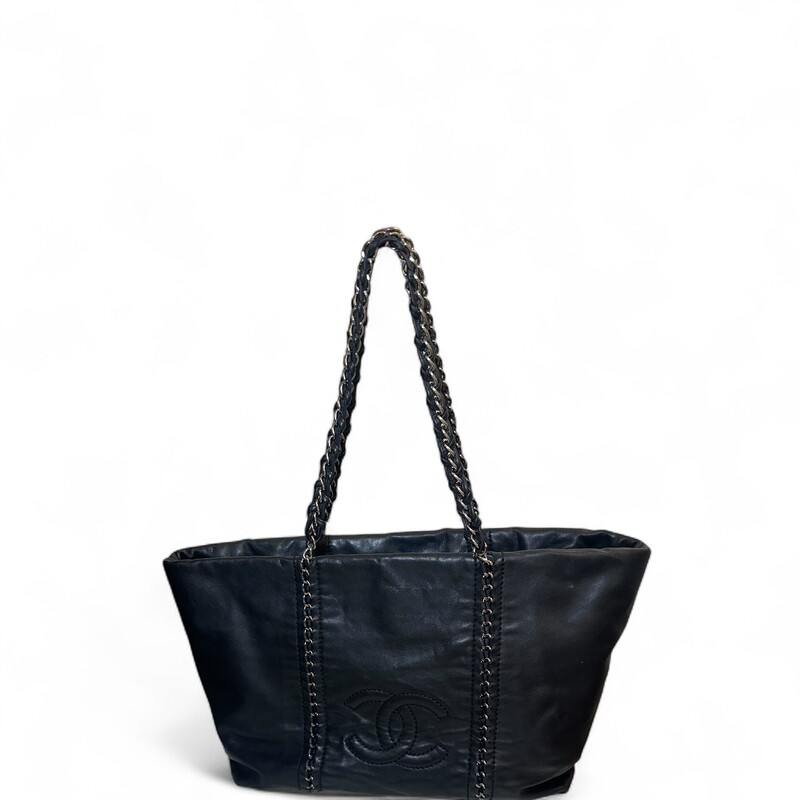 Chanel Luxe Line Leather Chain Tote

Serial Code: Hologram worn off. Entrupy certificate provided.

Dimensions:14 L x 9 H inches

In very good condition.Some surface scratches on the leather and some corner wear.

Does not come with the original dust bag or box.