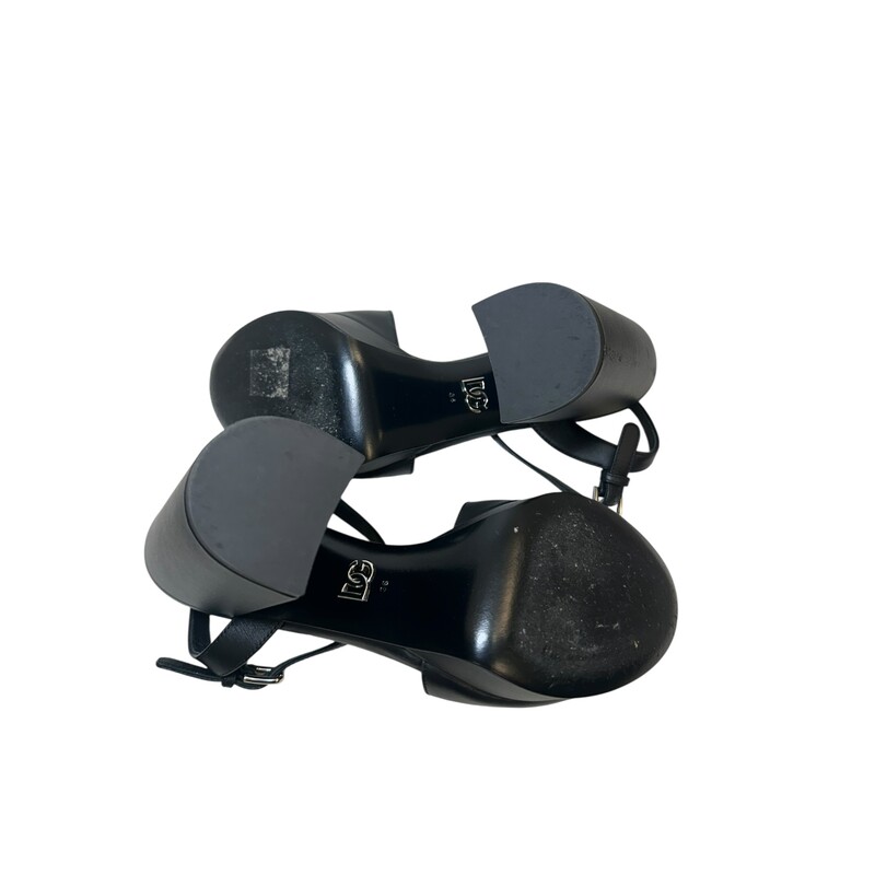 Dolce & Gabbana Kiera Black Block Heel

Size 36

Style Code:CR1586

In very good condition. Some marks on the leather.

Comes witth the original dust bag and box