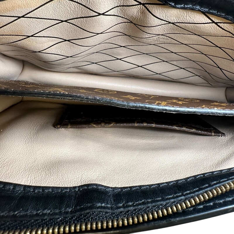 Louis Vuitton Trunk Reverse Clutch Chain Bag<br />
<br />
Date Code: Microchip<br />
<br />
Dimensions: 8.5 L x 5.5 H inches<br />
<br />
In good condition. Some scratching of the hardware and slighty misshapen from wear.<br />
<br />
Does not come witth original dust bag or box.