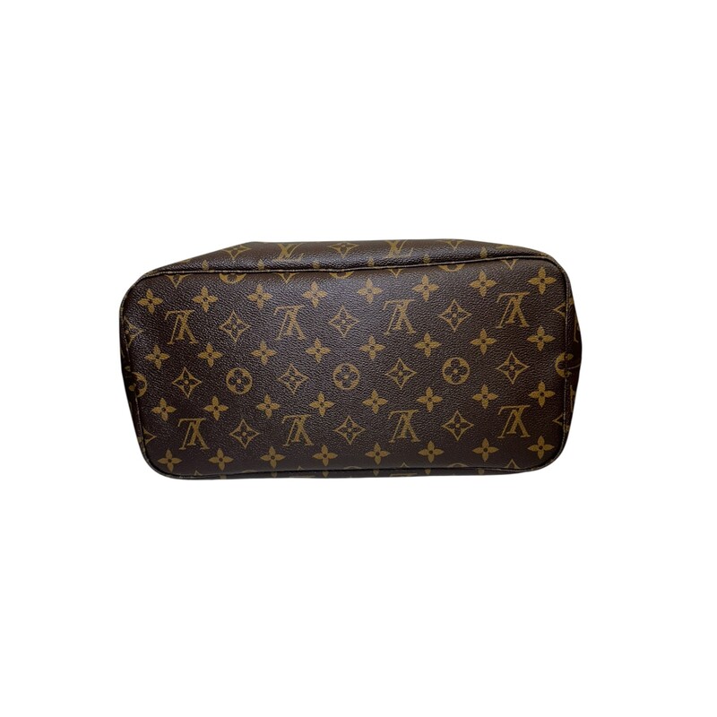 Louis Vuitton Neverfull MM Monogram

Date Code: SD2027

Dimensions:
12.2 x 11 x 5.5 inches
(Length x Height x Width)

In excellent condition. Does not come with the wristlet pochette.

Does not come with the original dust bag or box.