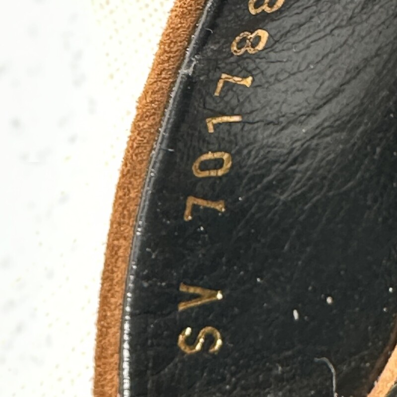 Saint Laurent Jodie Platform Sandals Color: Land<br />
<br />
Size: 38.5<br />
<br />
Code: SV701788<br />
<br />
In very good condition. Light wear to the suede.<br />
<br />
Does not come with the original dust bag or box.