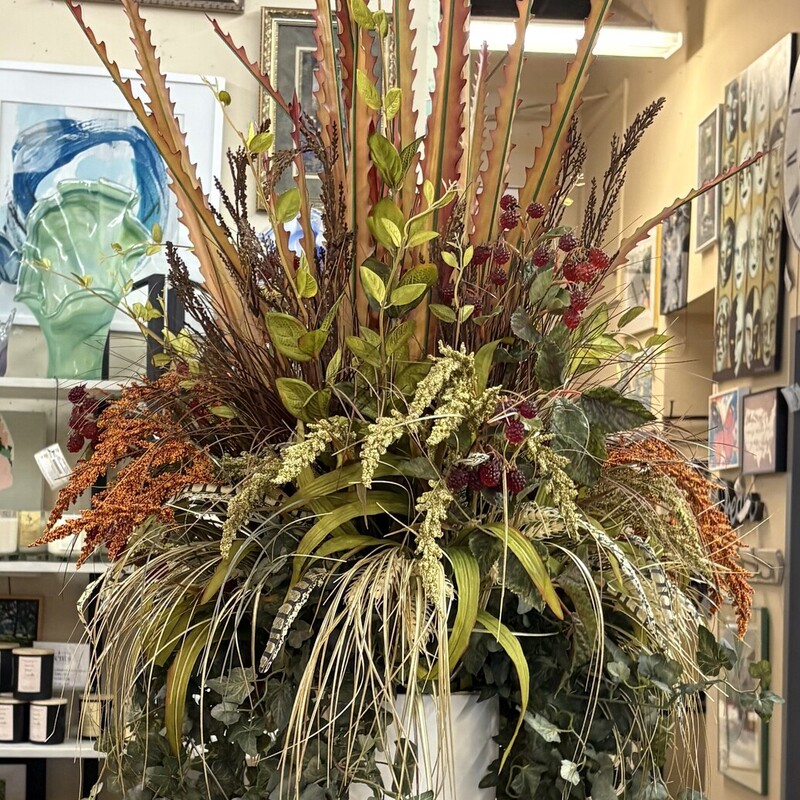 Elegant Feather Berry Pot