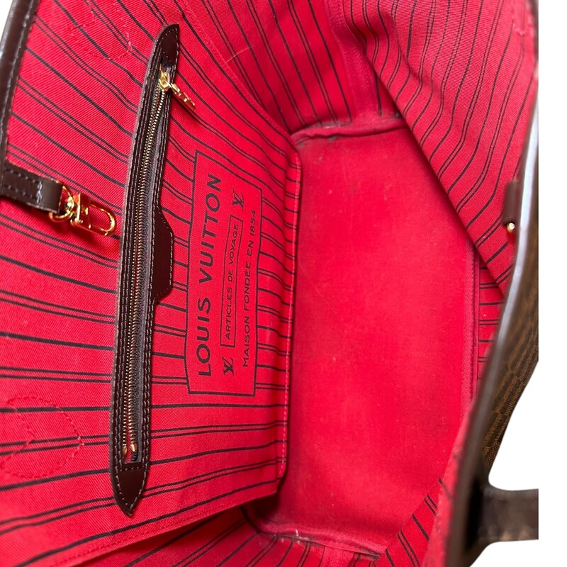 Louis Vuitton Neverfull MM Ebene<br />
<br />
Date Code: SD0196<br />
<br />
Dimenisons:<br />
12.2 x 11 x 5.5 inches<br />
(Length x Height x Width)<br />
<br />
In very good condition. Wear to the handles, creasing on the handles by the trim on all handles from storage.<br />
Comes with the wristlet pochette.<br />
<br />
Comes with the original dust bag. No box.