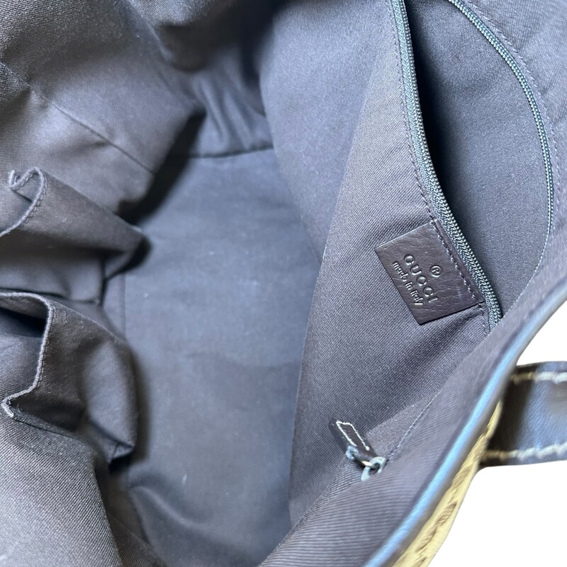 Gucci New Britt Canvas Tote Monogram Medium

Code 169946 502752

Dimensions:
Base length: 10.75 in
Width: 5.00 in
Height: 9.00 in
Drop: 7.75 in

In very good condition. Light wear to the corners.

Does not come with the original dust bag or box.